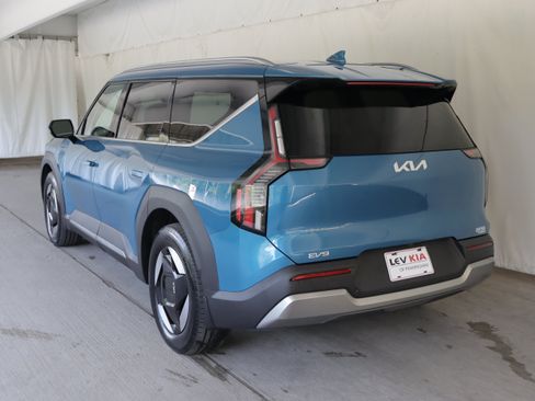 Used 2024 Kia EV9 Wind AWD/4WD image 27