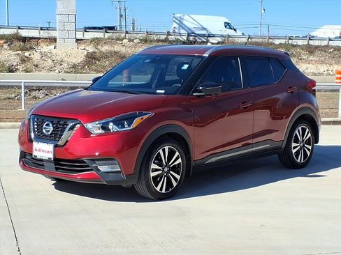 Used 2020 Nissan Kicks SR w/ SR Premium Package image 5