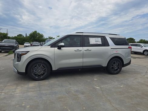 New 2026 Kia Carnival EX FWD image 4