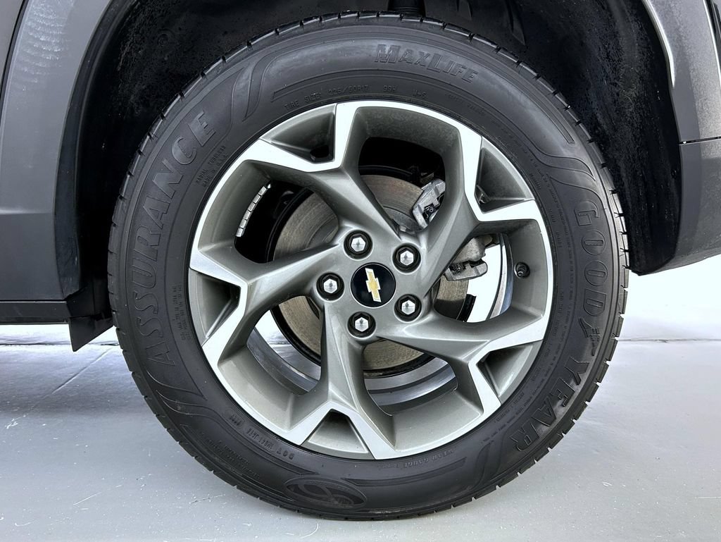 Used 2025 Chevrolet Trax LT FWD image 22