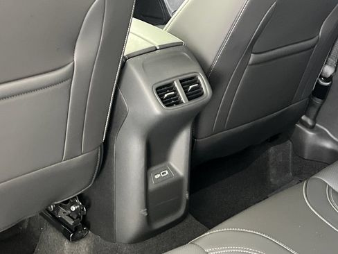 Used 2023 Buick Envision Essence AWD/4WD image 43