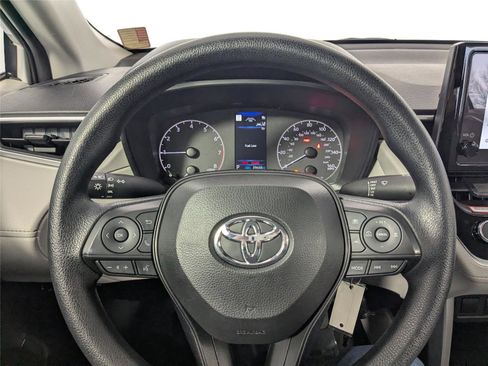 Used 2024 Toyota Corolla Cross L image 11