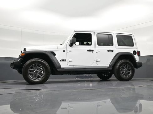 Used 2026 Jeep Wrangler Unlimited Sport AWD/4WD image 33