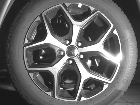 Used 2025 Jeep Compass Limited image 14