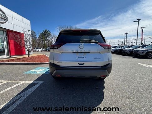Used 2022 Nissan Rogue SV image 16