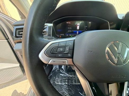 Used 2025 Volkswagen Jetta SE FWD image 24