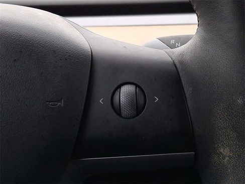 Used 2022 Tesla Model Y Performance image 22