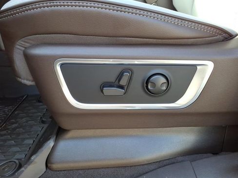 New 2026 RAM 1500 Laramie AWD/4WD image 15