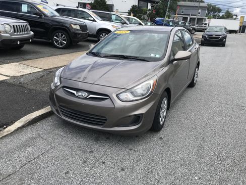 Used 2014 Hyundai Accent GLS FWD image 3