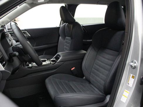 New 2025 Mitsubishi Outlander SE image 7