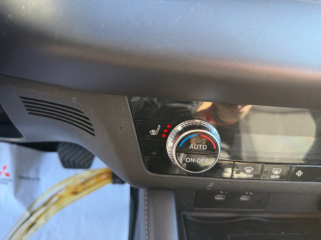 Used 2025 Mitsubishi Outlander ES AWD/4WD image 29