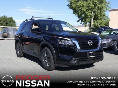 New 2025 Nissan Pathfinder SV
