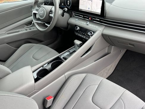 Used 2023 Hyundai Elantra SEL w/ Convenience Package FWD image 15