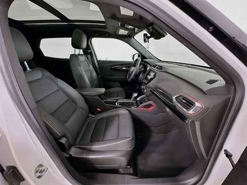 Used 2021 Chevrolet TrailBlazer RS w/ Sun and Liftgate Package image 28