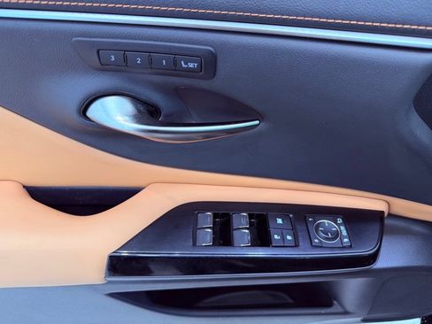 Used 2025 Lexus ES 350 w/ Premium Package FWD image 17