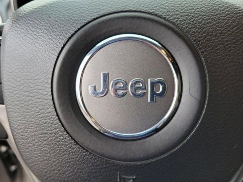 Used 2019 Jeep Grand Cherokee Limited image 17