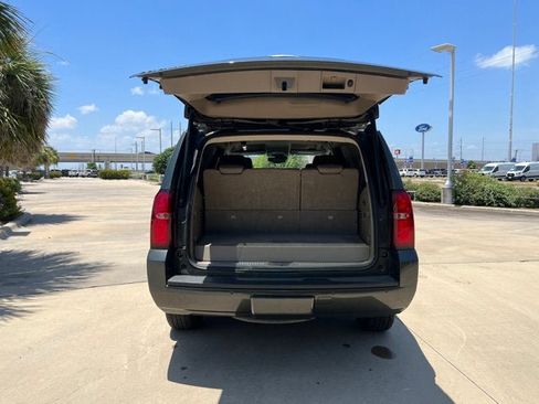 Used 2019 Chevrolet Tahoe LT w/ Luxury Package RWD image 4