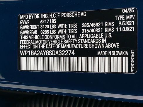 Used 2025 Porsche Cayenne Coupe image 38