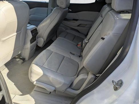 Used 2023 GMC Acadia SLT image 21