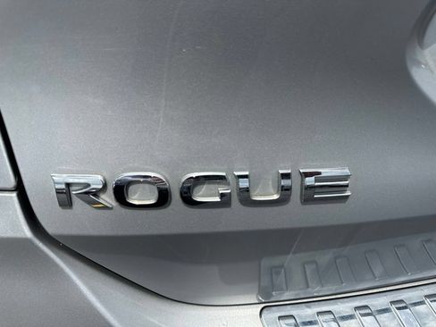 Used 2017 Nissan Rogue SV AWD/4WD image 18