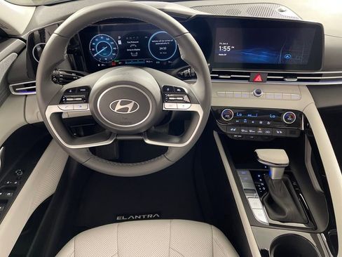 New 2025 Hyundai Elantra Limited image 15