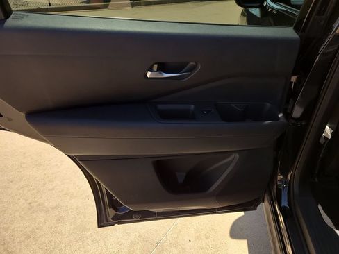 Used 2022 Nissan Pathfinder SV FWD image 14