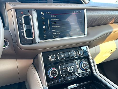 Used 2024 GMC Yukon Denali RWD image 34