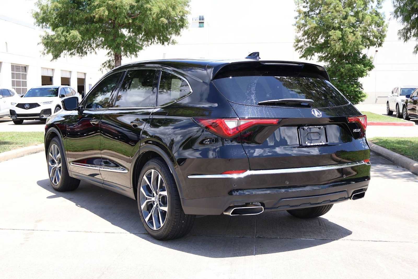 Certified 2023 Acura MDX w/ Technology Package FWD image 4