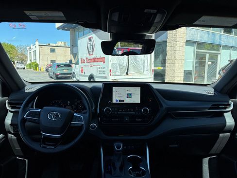Used 2025 Toyota Highlander XSE AWD/4WD image 36