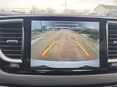 Used 2024 Chrysler Pacifica Touring-L image 26