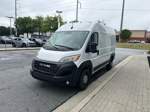 Used 2024 RAM ProMaster 2500 w/ Convenience Group FWD image 4