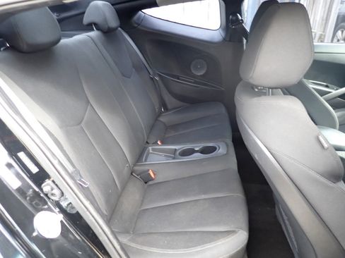 Used 2016 Hyundai Veloster image 7