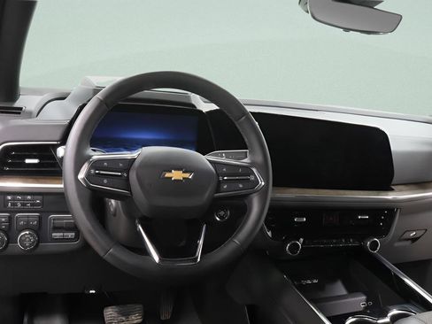 Used 2026 Chevrolet Suburban High Country AWD/4WD image 9