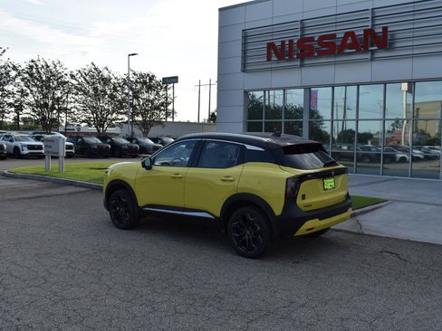 New 2026 Nissan Kicks SR w/ SR Premium Package FWD image 6