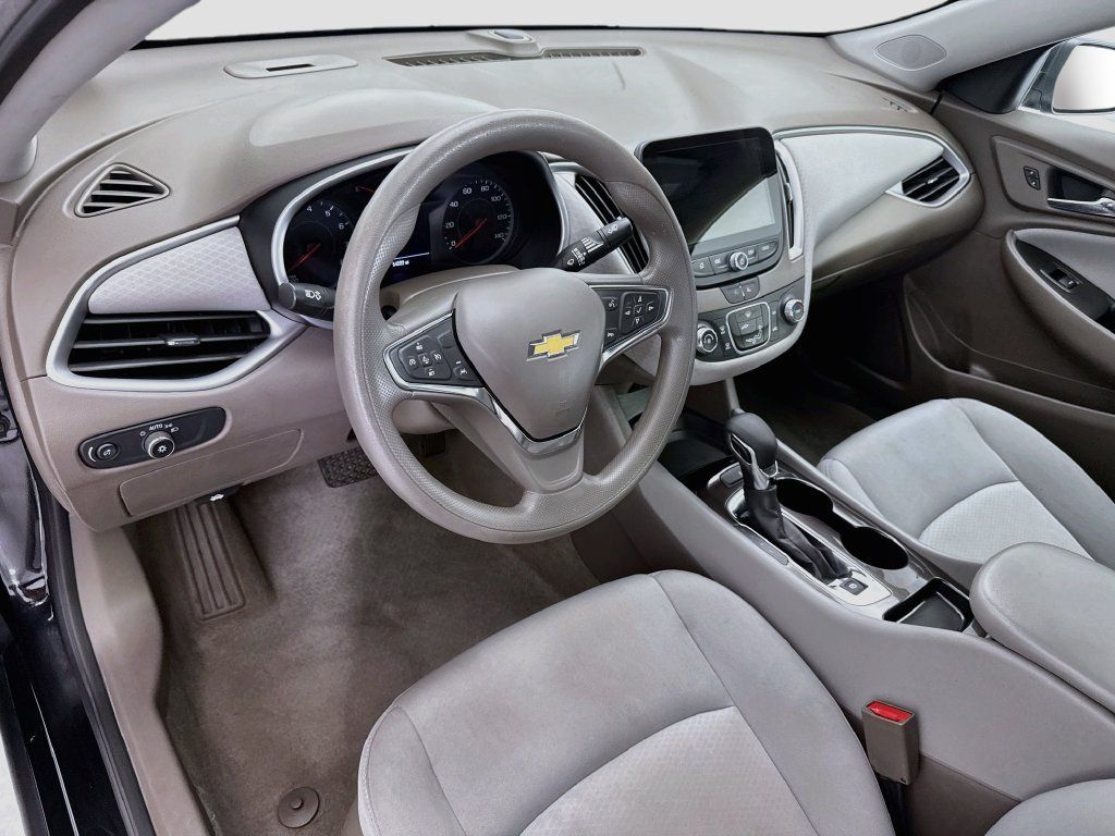 Used 2023 Chevrolet Malibu LS FWD image 9