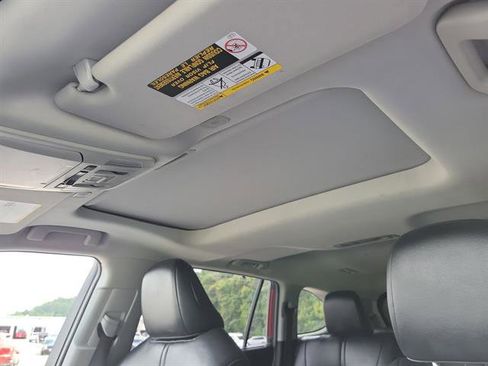 Used 2023 Toyota Highlander L image 6