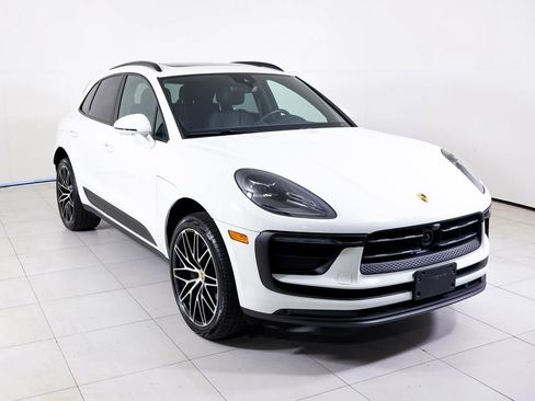 Certified 2026 Porsche Macan AWD/4WD image 13