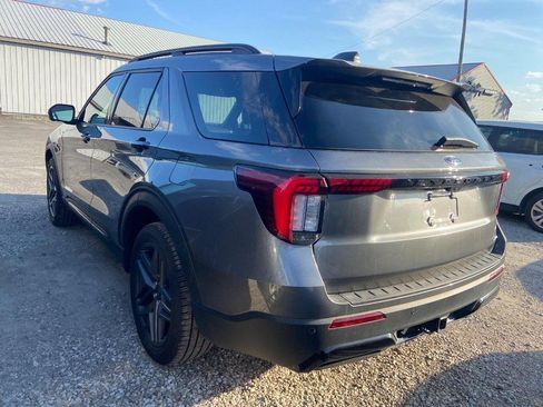 Used 2025 Ford Explorer ST-Line w/ ST-Line Street Pack AWD/4WD image 4