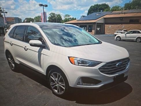 Used 2019 Ford Edge Titanium w/ Cold Weather Package AWD/4WD image 4