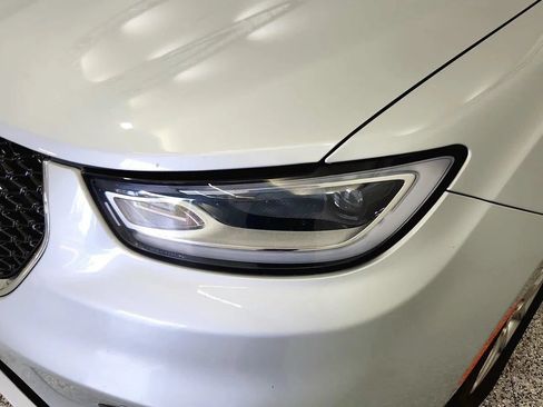 Used 2024 Chrysler Pacifica Touring-L FWD image 34