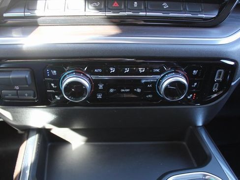 Used 2022 GMC Sierra 1500 SLT image 31