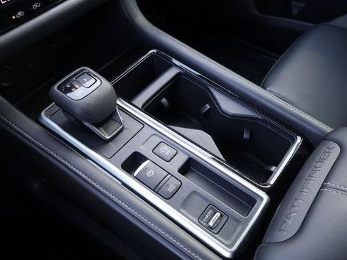 Certified 2023 Nissan Pathfinder SL FWD image 26