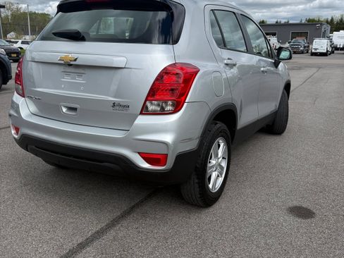 Used 2018 Chevrolet Trax LS AWD/4WD image 3