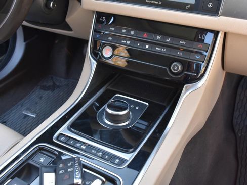 Used 2017 Jaguar XF Premium image 49