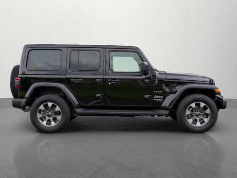 Used 2022 Jeep Wrangler Unlimited Sahara w/ LED Lighting Group AWD/4WD image 8