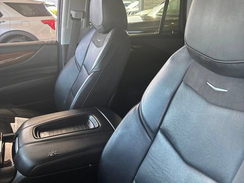 Used 2020 Cadillac Escalade Premium Luxury RWD image 6