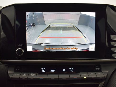 Used 2025 Toyota Camry SE FWD image 16