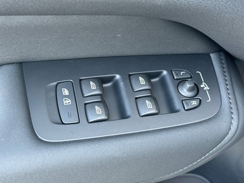 New 2026 Volvo XC60 B5 Core w/ Climate Package PRO AWD/4WD image 11