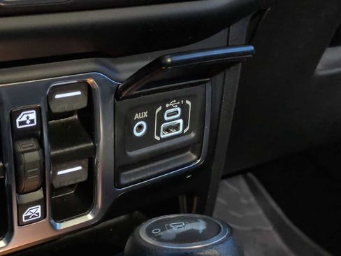 Used 2023 Jeep Wrangler Unlimited Sport AWD/4WD image 31