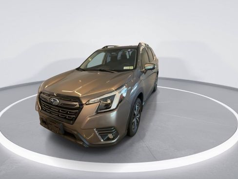 Used 2023 Subaru Forester Limited AWD/4WD image 2